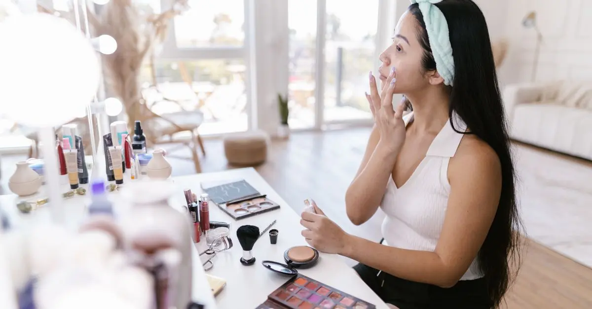 Cómo seleccionar la base de maquillaje ideal para tu piel