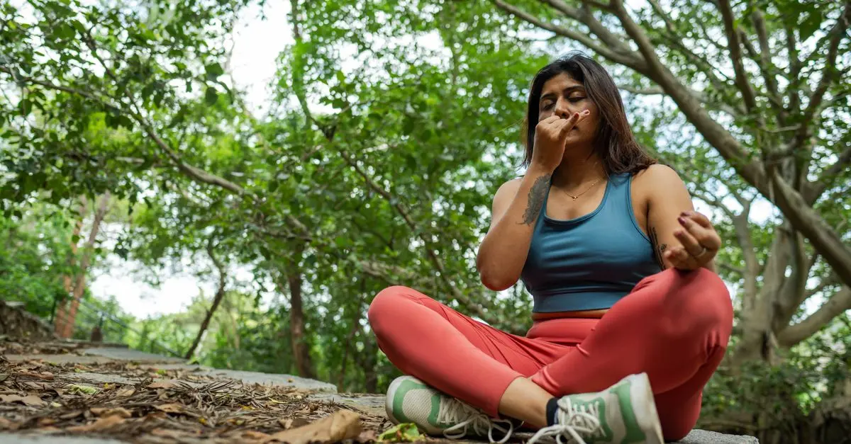 Beneficios del yoga facial y cómo empezar