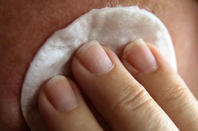Cómo realizar un tratamiento facial en casa para piel radiante